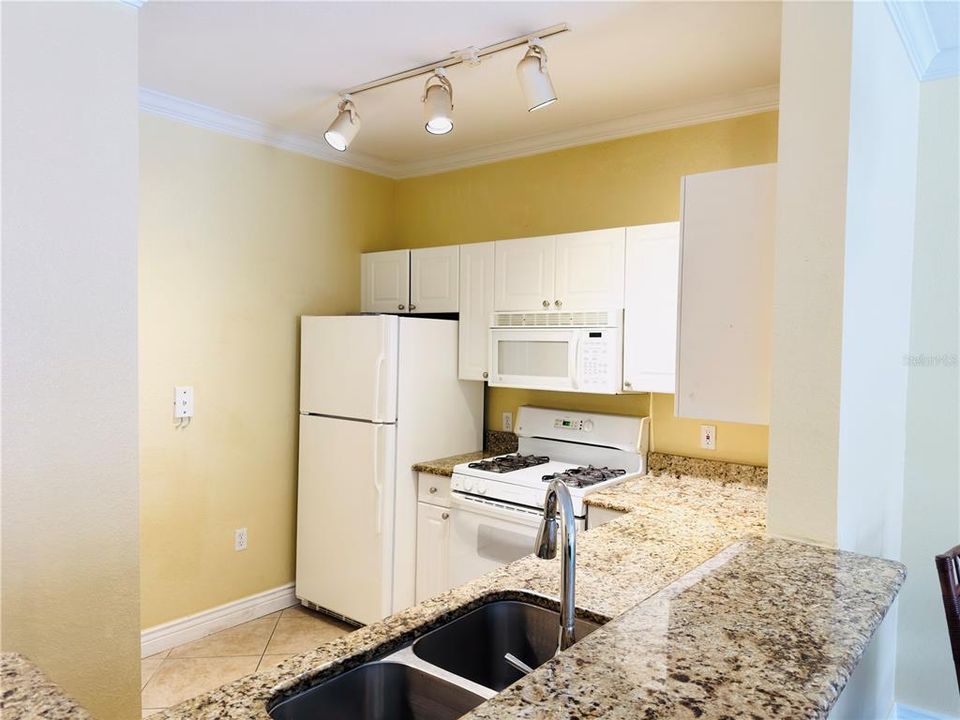 For Rent: $1,800 (1 beds, 1 baths, 770 Square Feet)