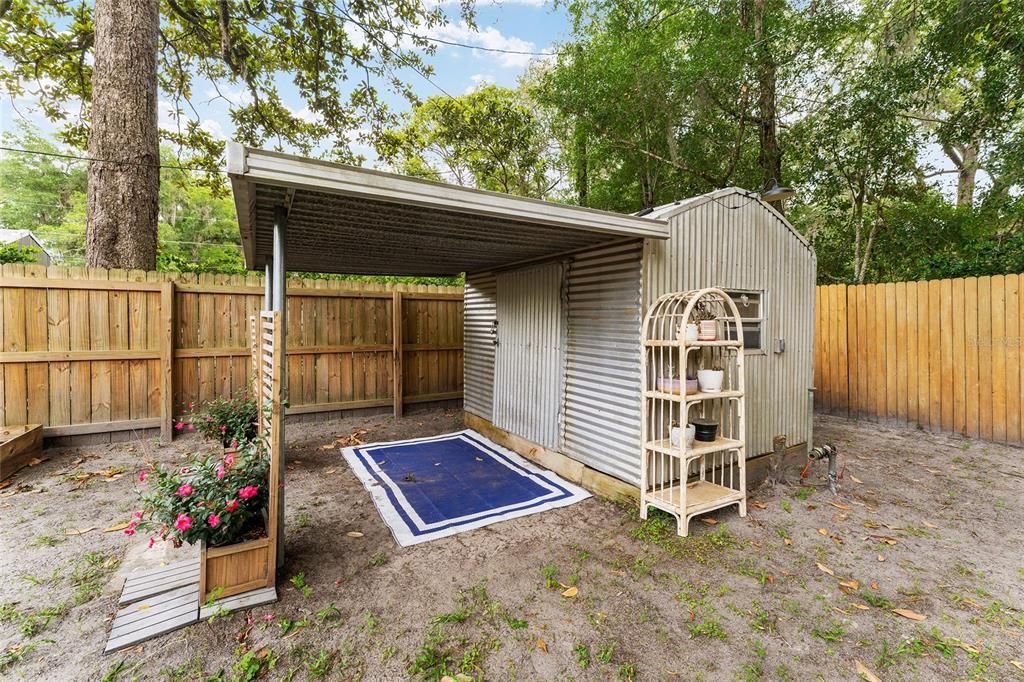 For Sale: $199,000 (2 beds, 1 baths, 915 Square Feet)