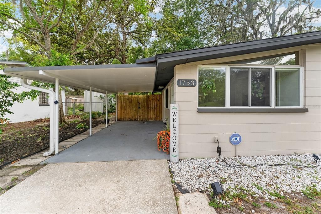 For Sale: $199,000 (2 beds, 1 baths, 915 Square Feet)