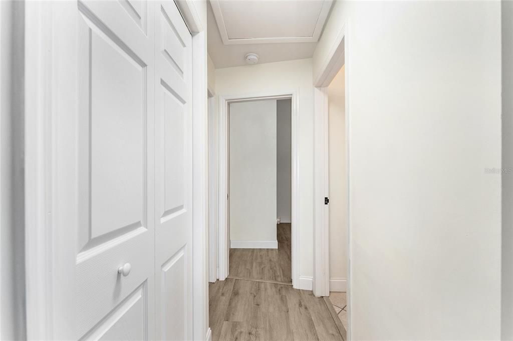 For Sale: $199,000 (2 beds, 1 baths, 915 Square Feet)