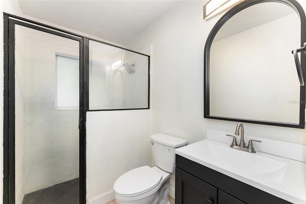 For Sale: $199,000 (2 beds, 1 baths, 915 Square Feet)