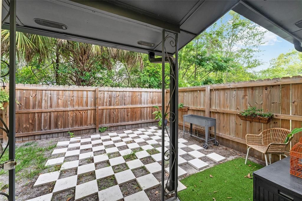 For Sale: $199,000 (2 beds, 1 baths, 915 Square Feet)