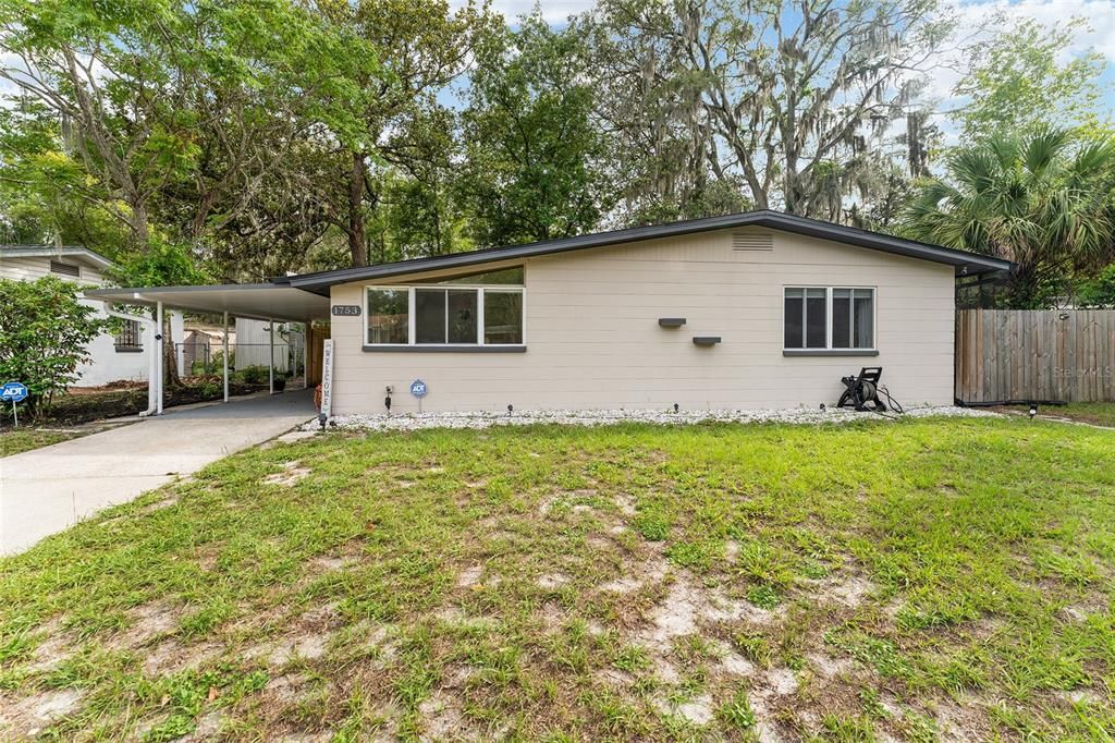 For Sale: $199,000 (2 beds, 1 baths, 915 Square Feet)
