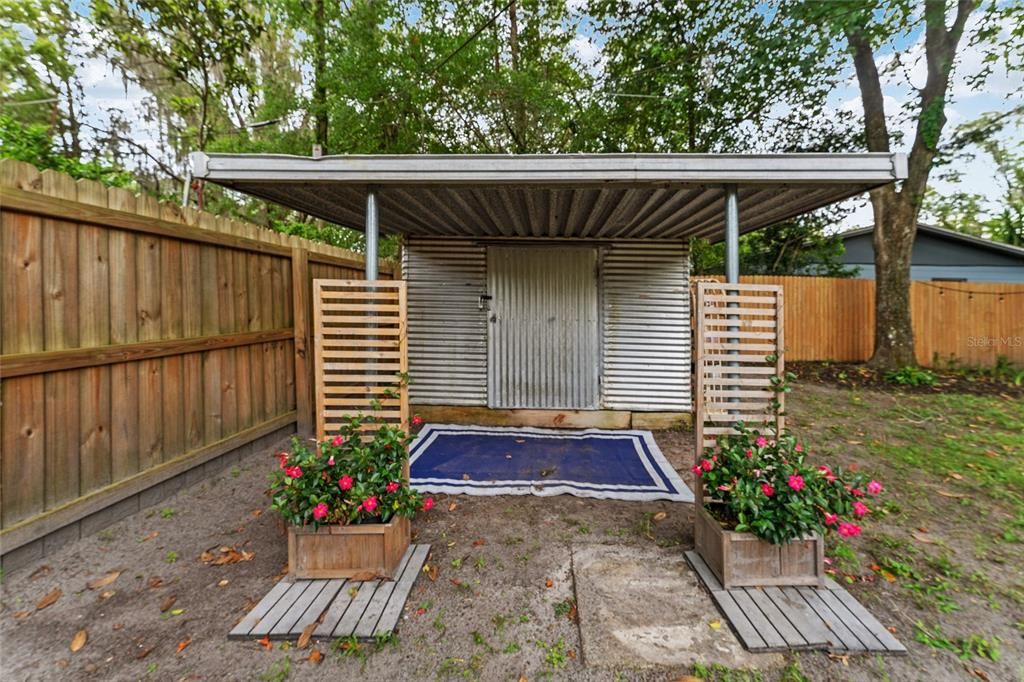 For Sale: $199,000 (2 beds, 1 baths, 915 Square Feet)