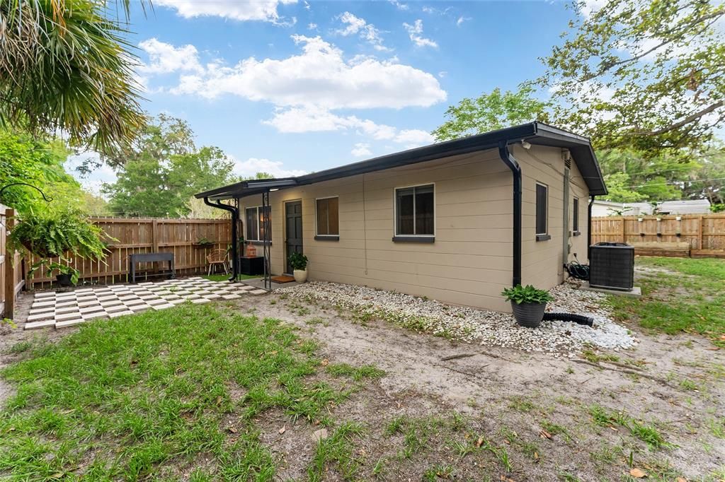 For Sale: $199,000 (2 beds, 1 baths, 915 Square Feet)