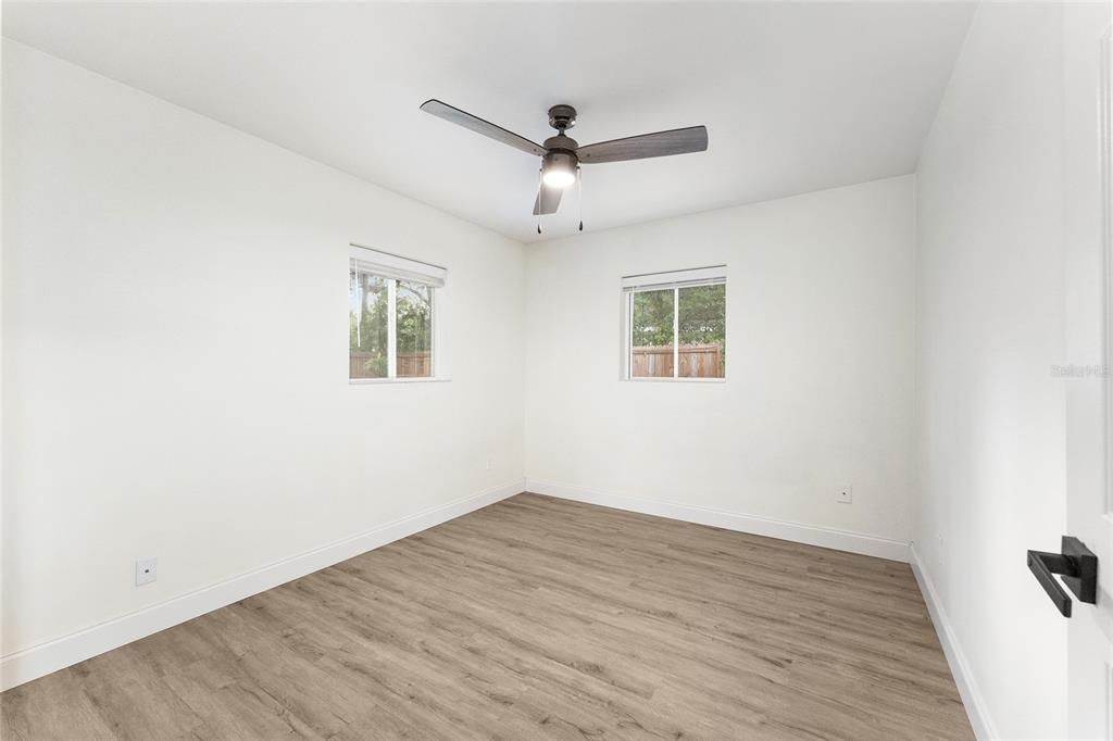 For Sale: $199,000 (2 beds, 1 baths, 915 Square Feet)