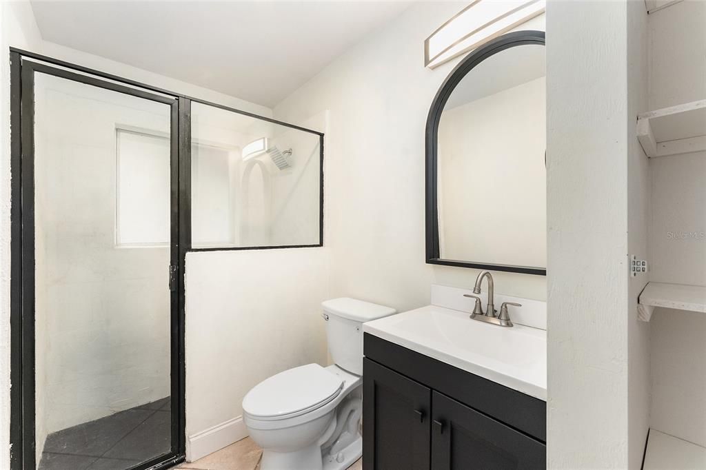 For Sale: $199,000 (2 beds, 1 baths, 915 Square Feet)