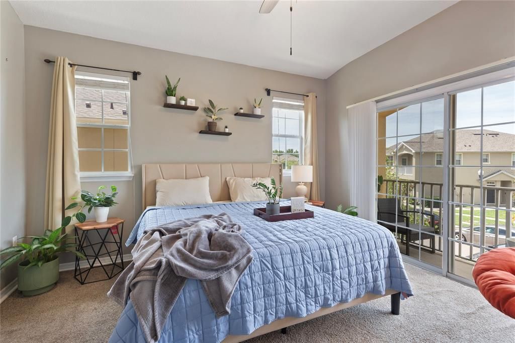 На продажу: $215,000 (2 спален, 2 ванн, 1018 Квадратных фут)