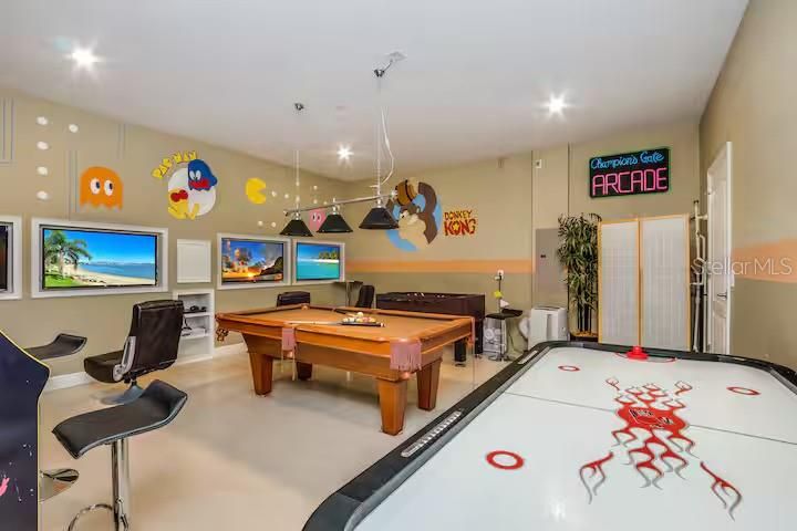 На продажу: $649,000 (8 спален, 5 ванн, 3909 Квадратных фут)