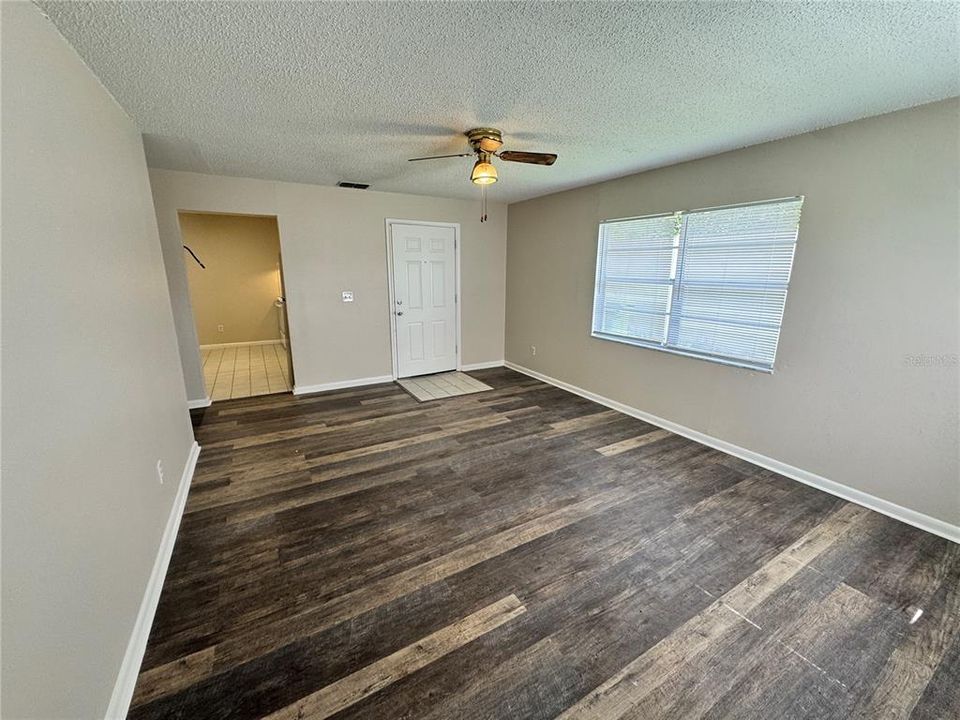 For Rent: $1,100 (3 beds, 1 baths, 800 Square Feet)