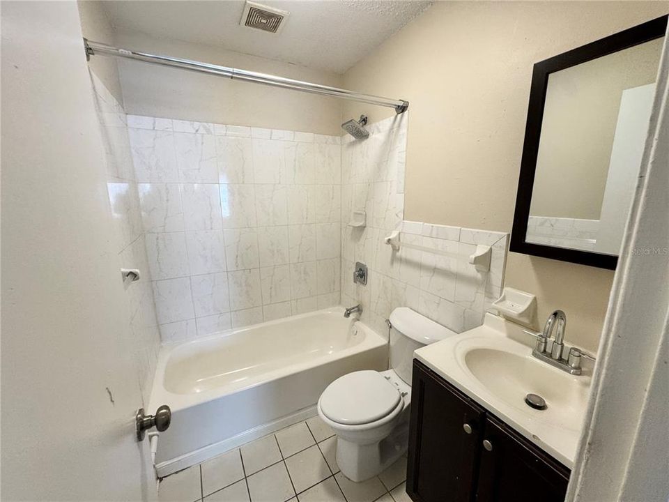 For Rent: $1,100 (3 beds, 1 baths, 800 Square Feet)