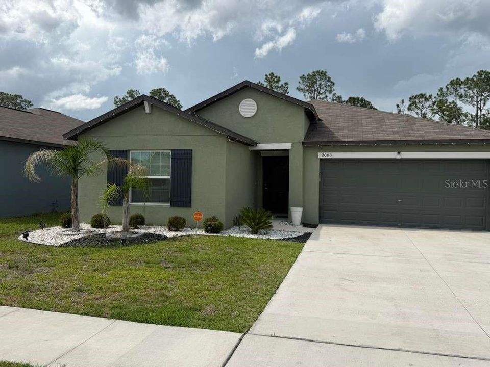 For Sale: $330,000 (4 beds, 2 baths, 1918 Square Feet)