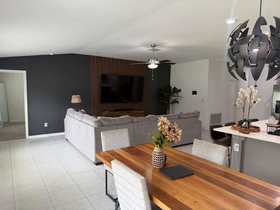 For Sale: $330,000 (4 beds, 2 baths, 1918 Square Feet)