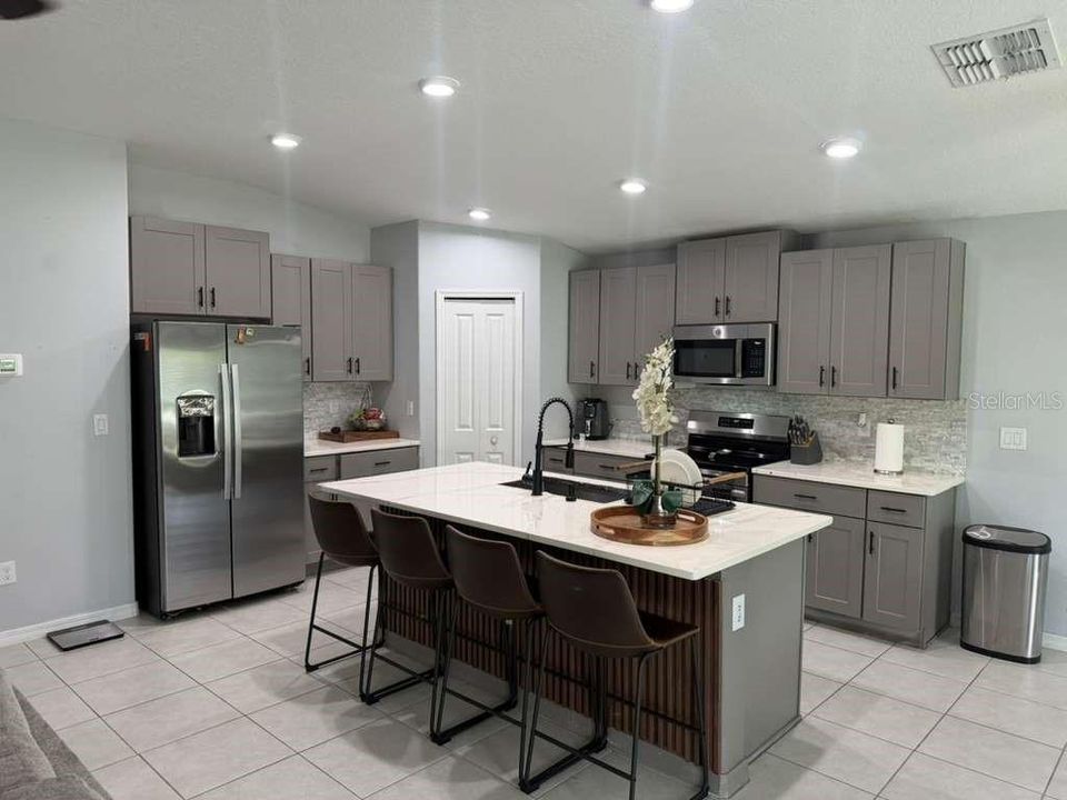 For Sale: $330,000 (4 beds, 2 baths, 1918 Square Feet)