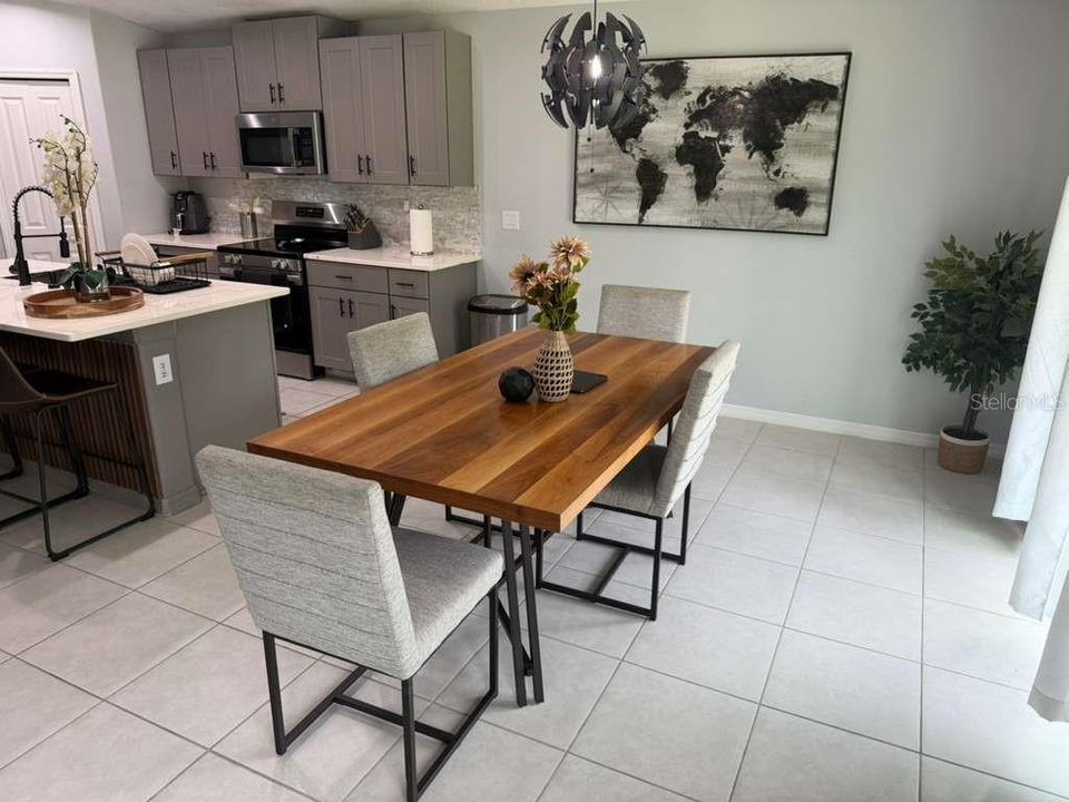 For Sale: $330,000 (4 beds, 2 baths, 1918 Square Feet)