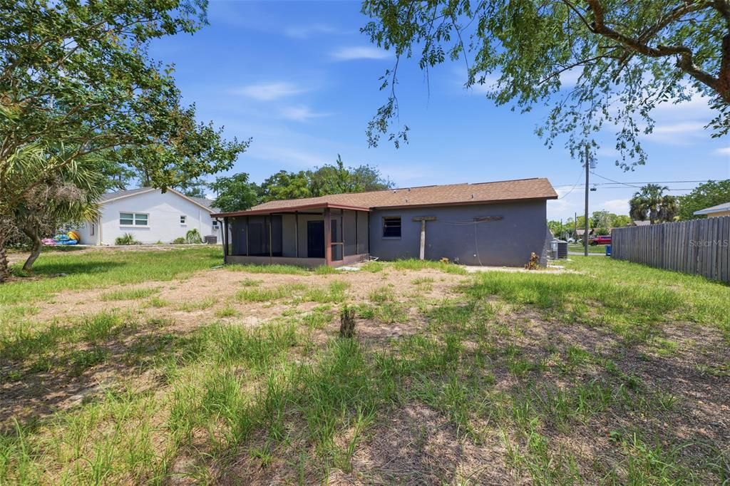 Active With Contract: $186,000 (2 beds, 2 baths, 1159 Square Feet)