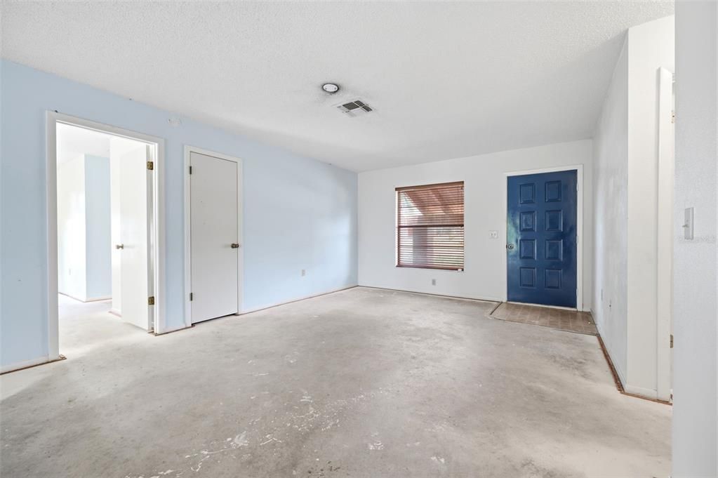 Active With Contract: $186,000 (2 beds, 2 baths, 1159 Square Feet)