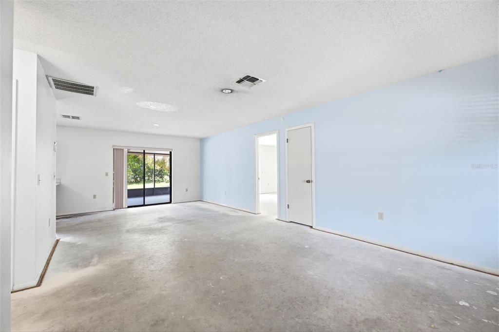 Active With Contract: $186,000 (2 beds, 2 baths, 1159 Square Feet)
