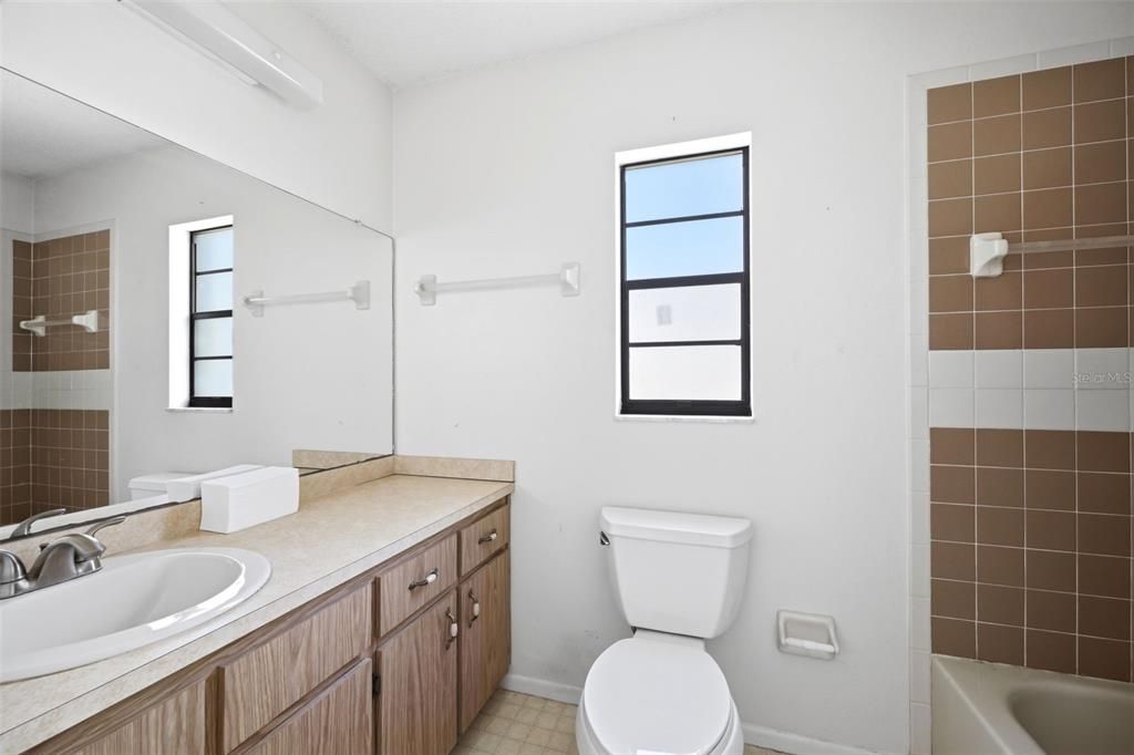 Active With Contract: $186,000 (2 beds, 2 baths, 1159 Square Feet)