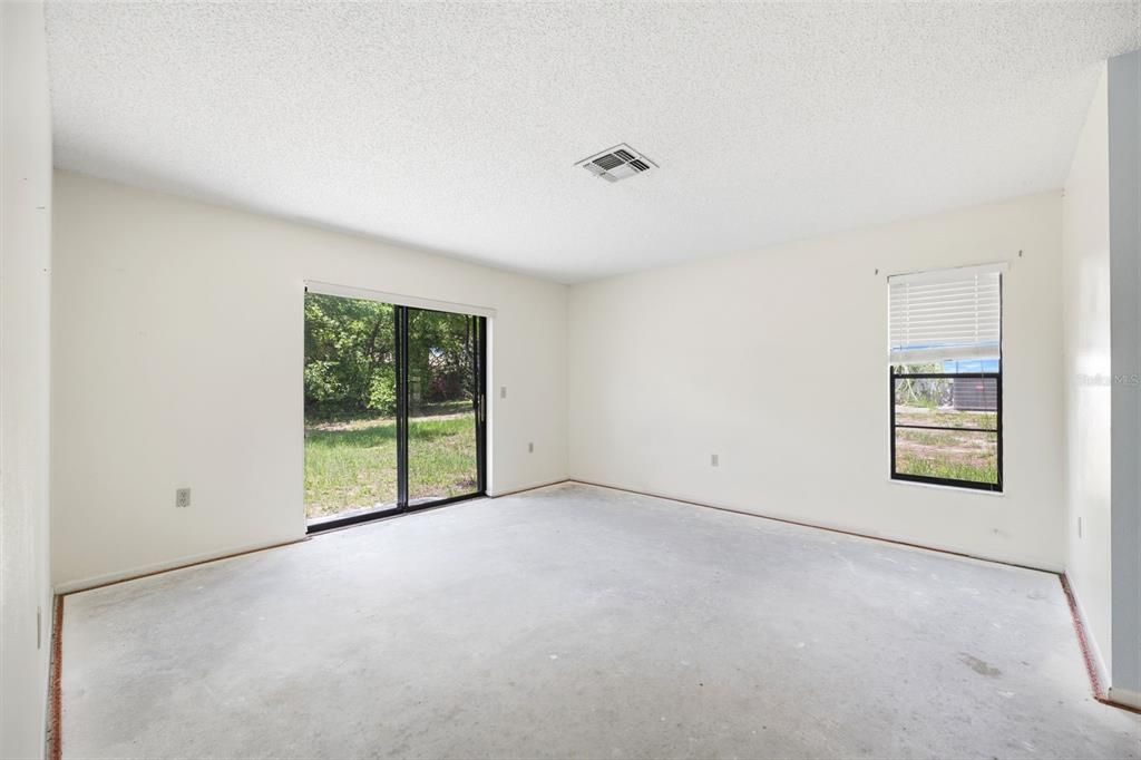 Active With Contract: $186,000 (2 beds, 2 baths, 1159 Square Feet)