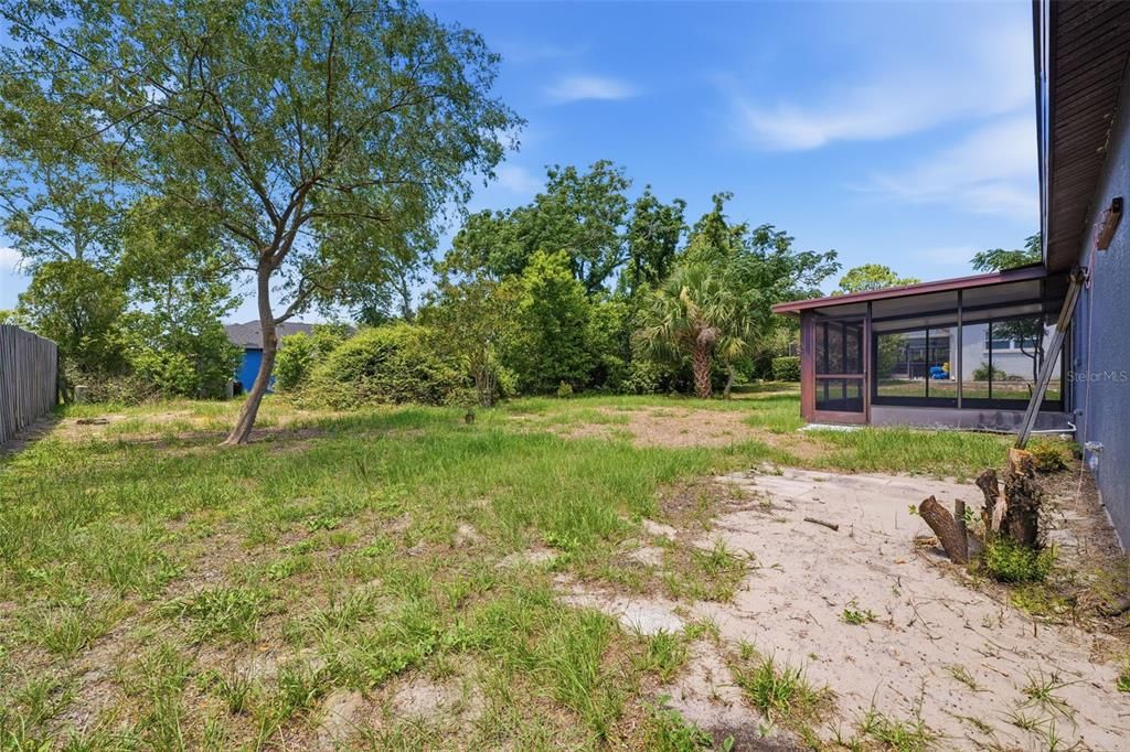 Active With Contract: $186,000 (2 beds, 2 baths, 1159 Square Feet)