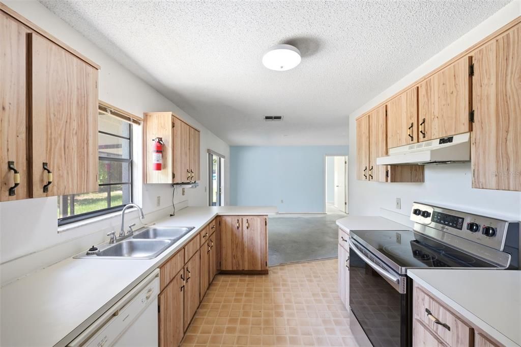 Active With Contract: $186,000 (2 beds, 2 baths, 1159 Square Feet)