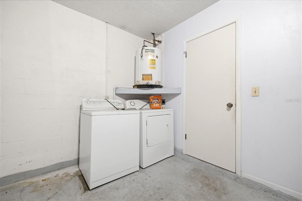 Active With Contract: $186,000 (2 beds, 2 baths, 1159 Square Feet)