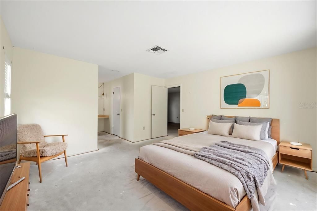 Active With Contract: $186,000 (2 beds, 2 baths, 1159 Square Feet)