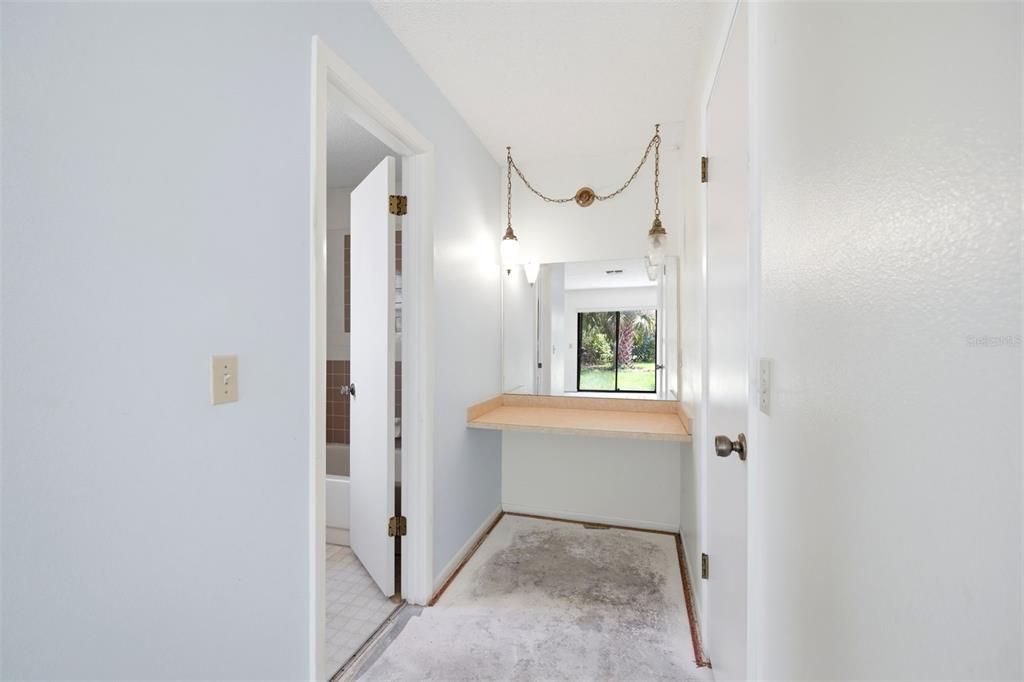 Active With Contract: $186,000 (2 beds, 2 baths, 1159 Square Feet)