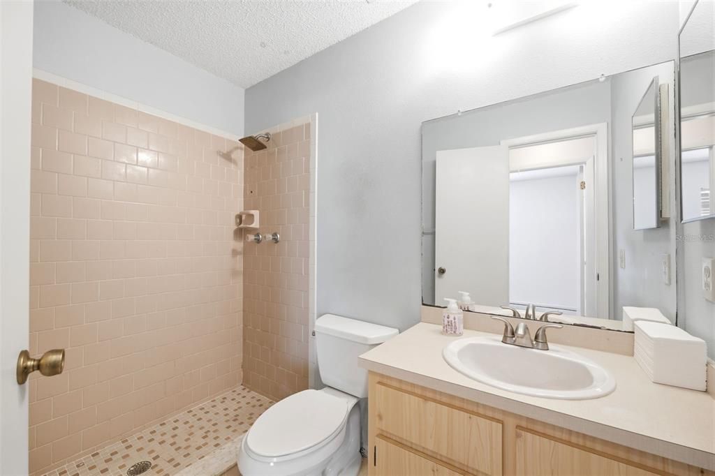 Active With Contract: $186,000 (2 beds, 2 baths, 1159 Square Feet)