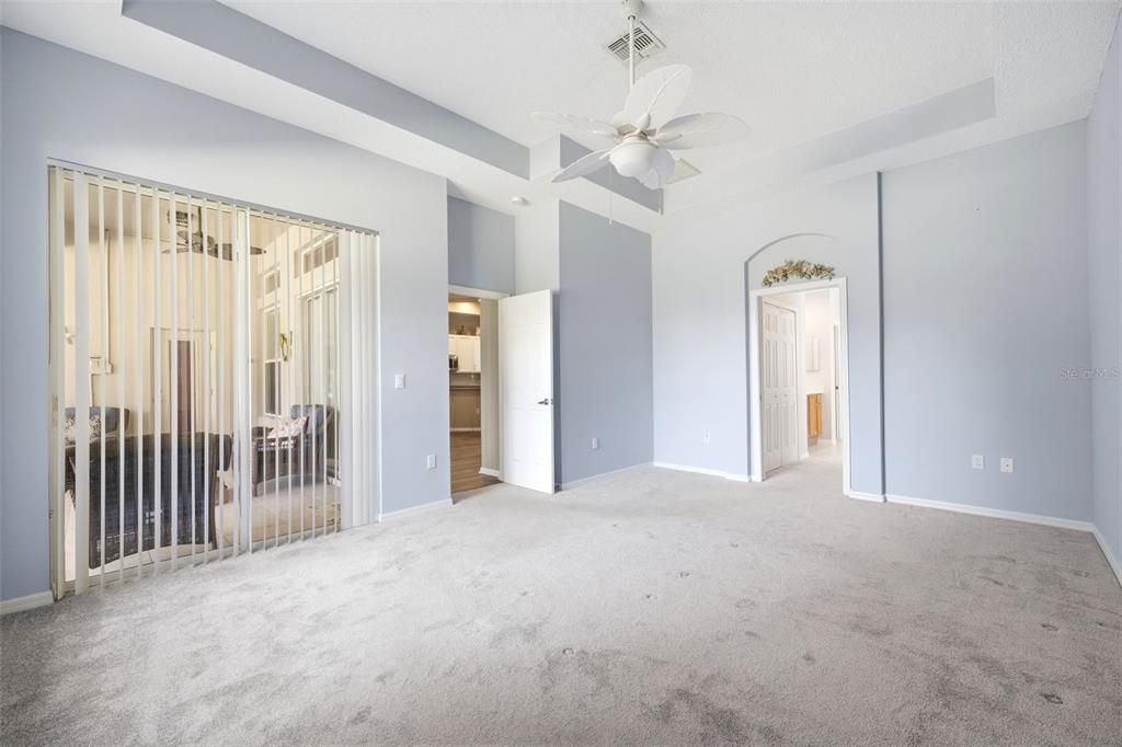 En Venta: $385,000 (4 camas, 3 baños, 2319 Pies cuadrados)
