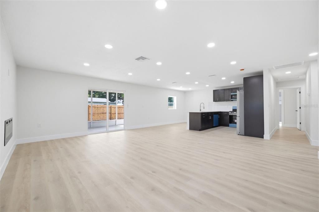 For Sale: $260,000 (3 beds, 2 baths, 1556 Square Feet)