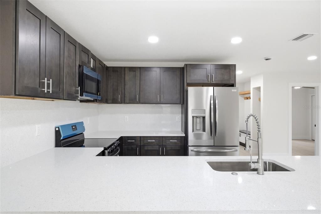 For Sale: $260,000 (3 beds, 2 baths, 1556 Square Feet)