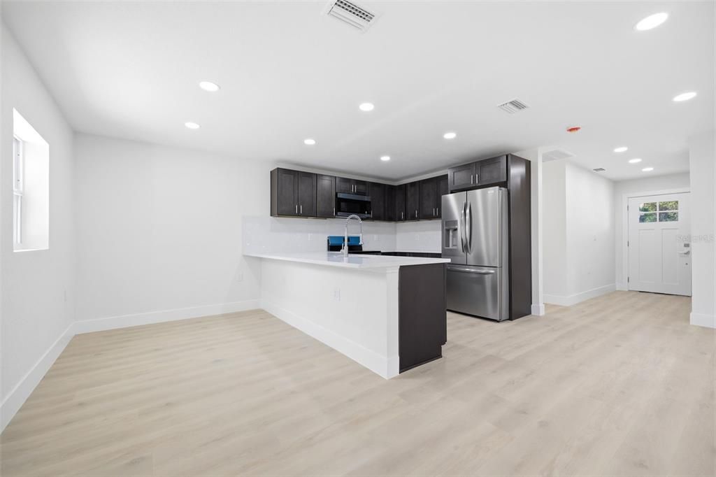 For Sale: $260,000 (3 beds, 2 baths, 1556 Square Feet)