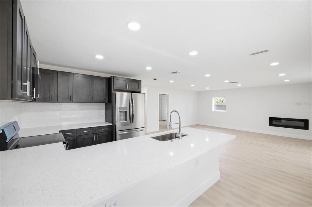 For Sale: $260,000 (3 beds, 2 baths, 1556 Square Feet)