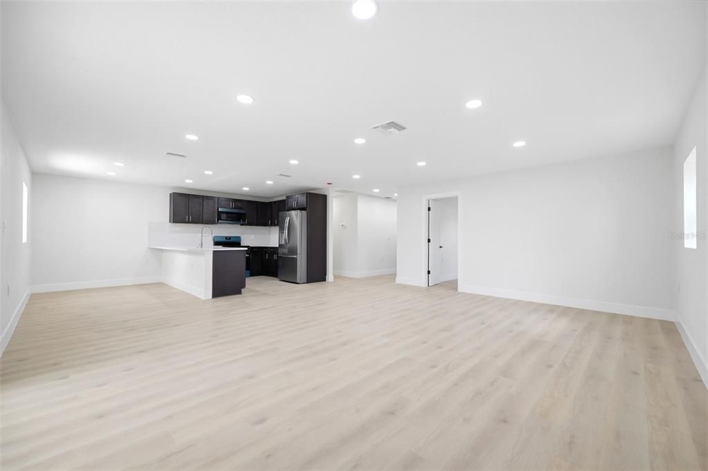 For Sale: $260,000 (3 beds, 2 baths, 1556 Square Feet)