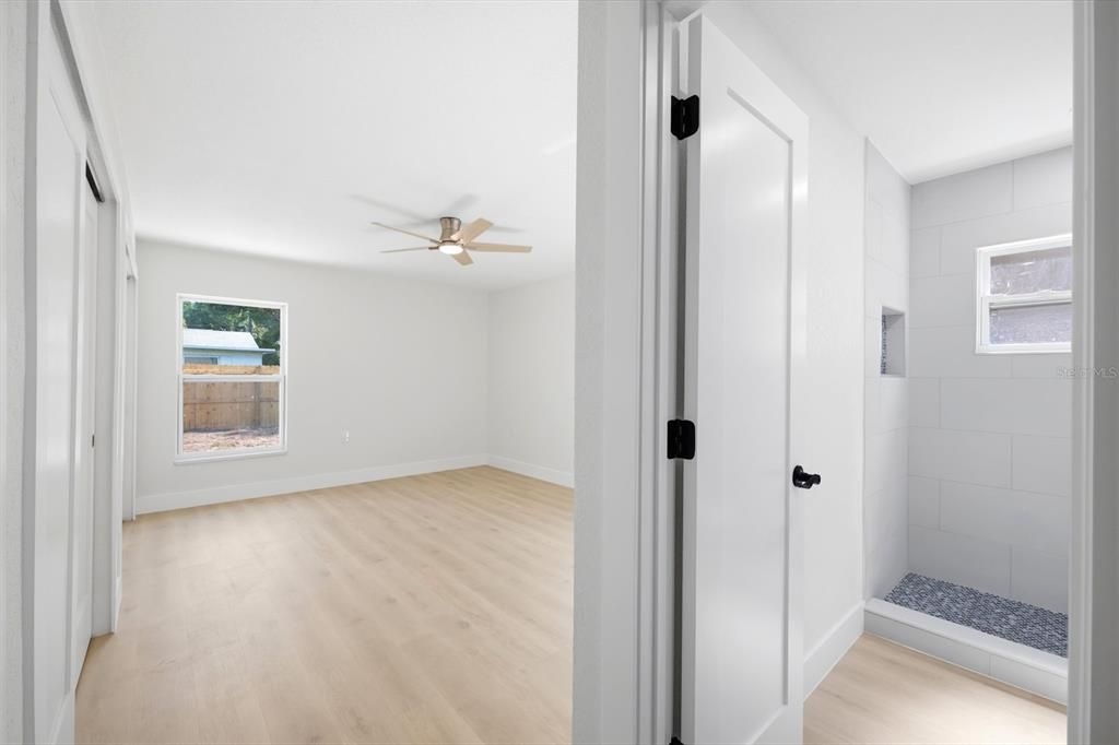 For Sale: $260,000 (3 beds, 2 baths, 1556 Square Feet)