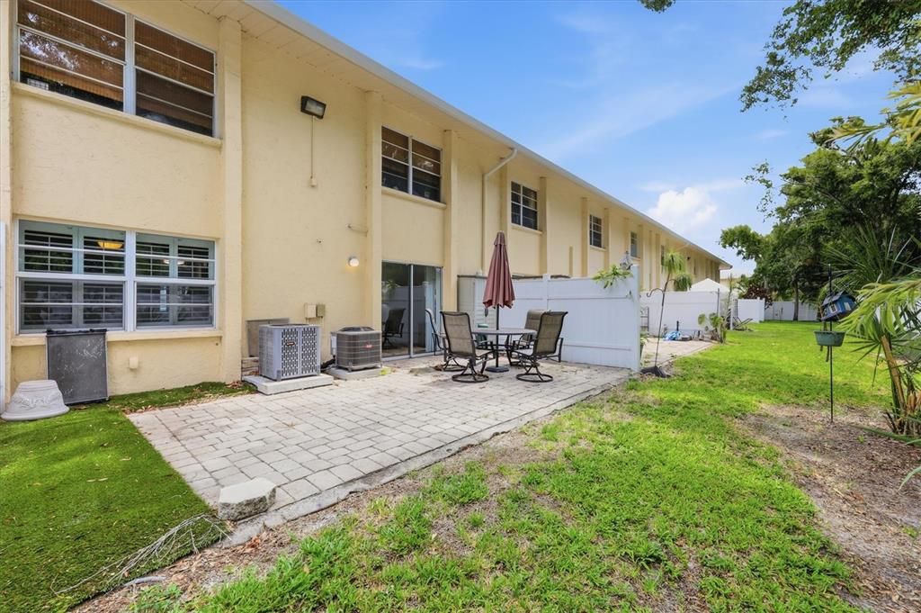 For Sale: $119,000 (2 beds, 1 baths, 837 Square Feet)