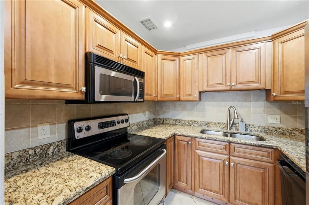 For Sale: $119,000 (2 beds, 1 baths, 837 Square Feet)