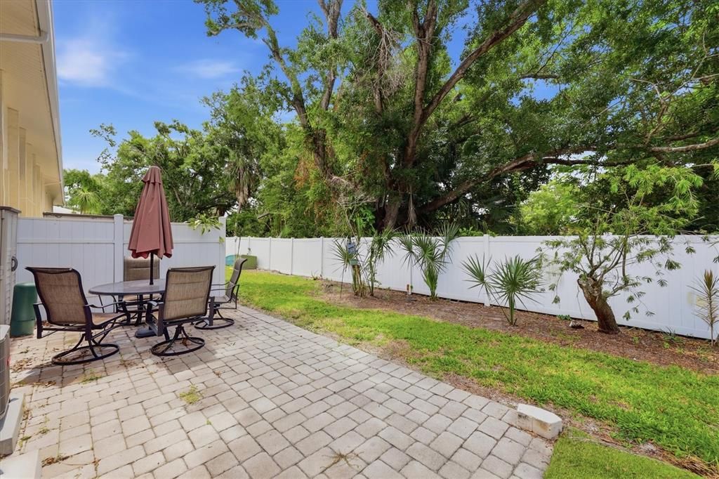 For Sale: $119,000 (2 beds, 1 baths, 837 Square Feet)