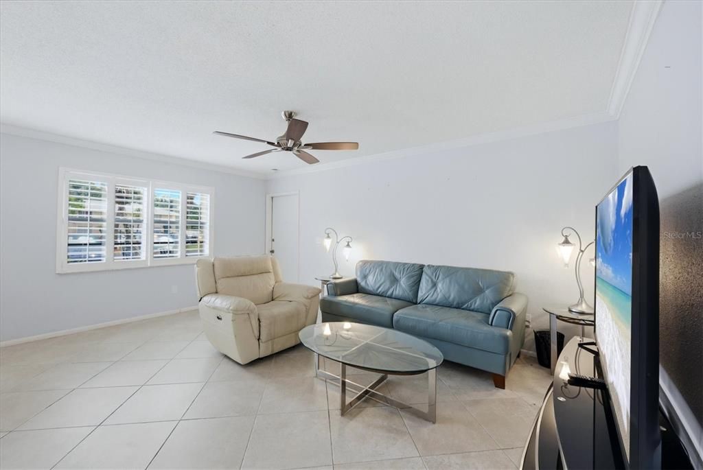 For Sale: $119,000 (2 beds, 1 baths, 837 Square Feet)