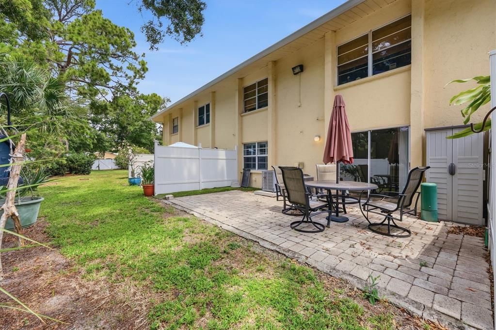 For Sale: $119,000 (2 beds, 1 baths, 837 Square Feet)