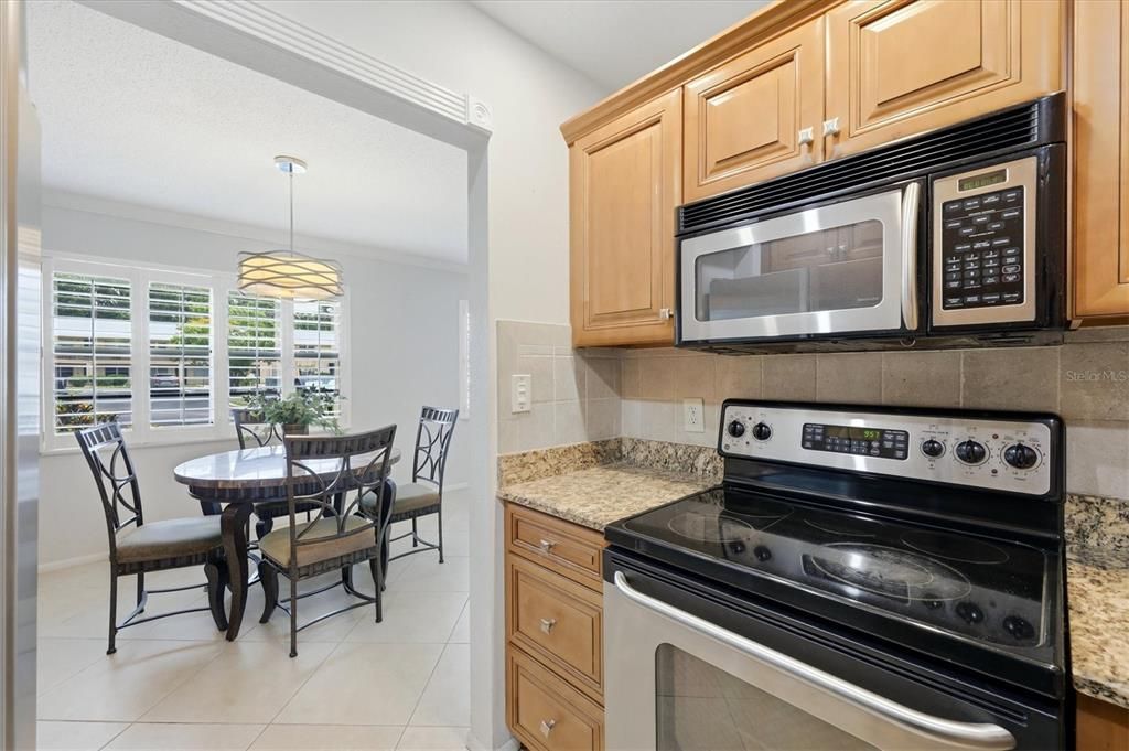 For Sale: $119,000 (2 beds, 1 baths, 837 Square Feet)
