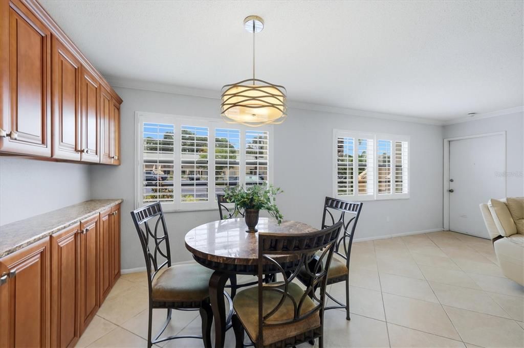 For Sale: $119,000 (2 beds, 1 baths, 837 Square Feet)