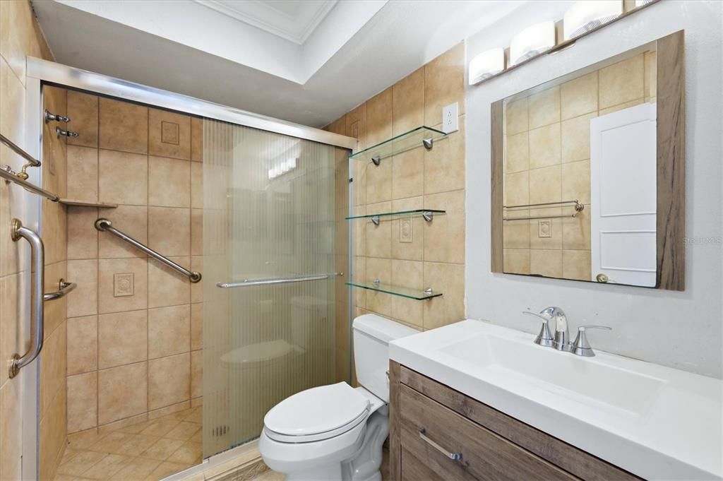 For Sale: $119,000 (2 beds, 1 baths, 837 Square Feet)
