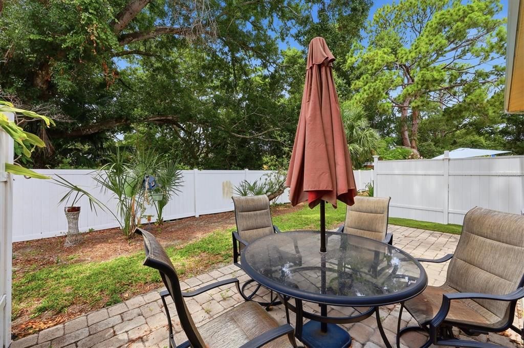 For Sale: $119,000 (2 beds, 1 baths, 837 Square Feet)
