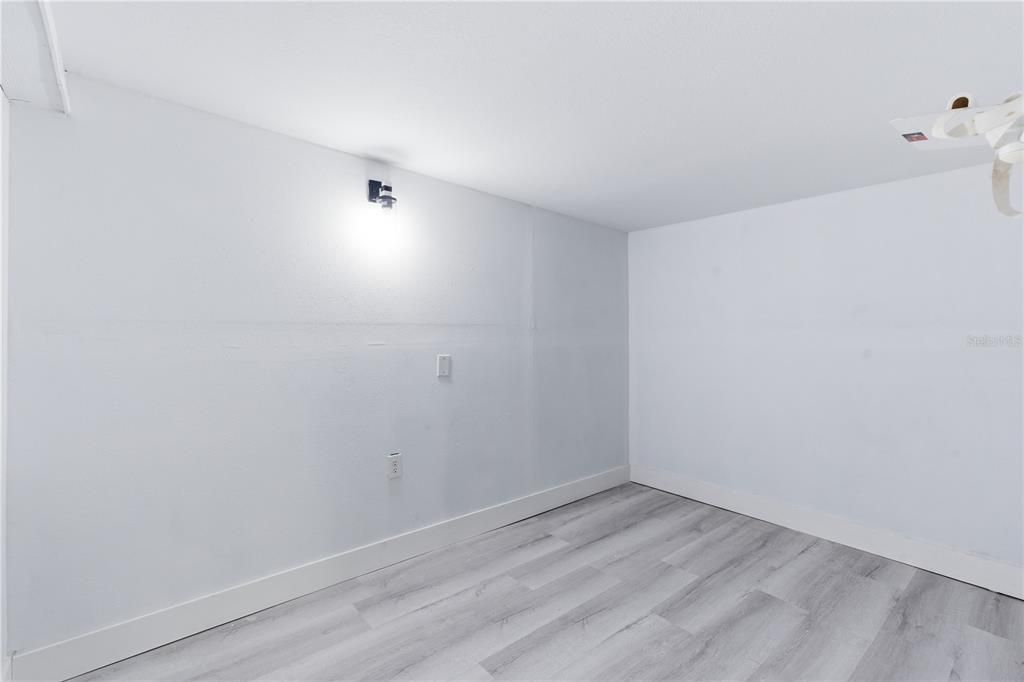 For Sale: $349,900 (4 beds, 2 baths, 1800 Square Feet)
