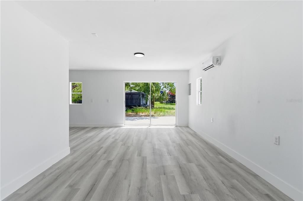 For Sale: $349,900 (4 beds, 2 baths, 1800 Square Feet)