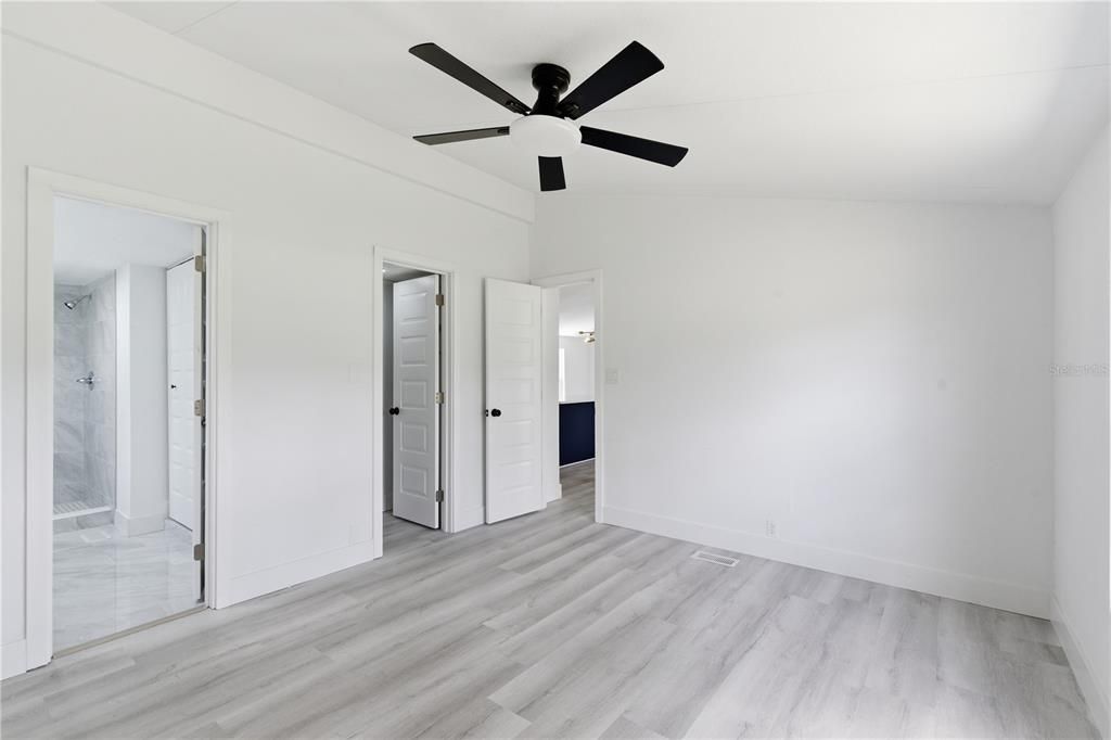 For Sale: $349,900 (4 beds, 2 baths, 1800 Square Feet)