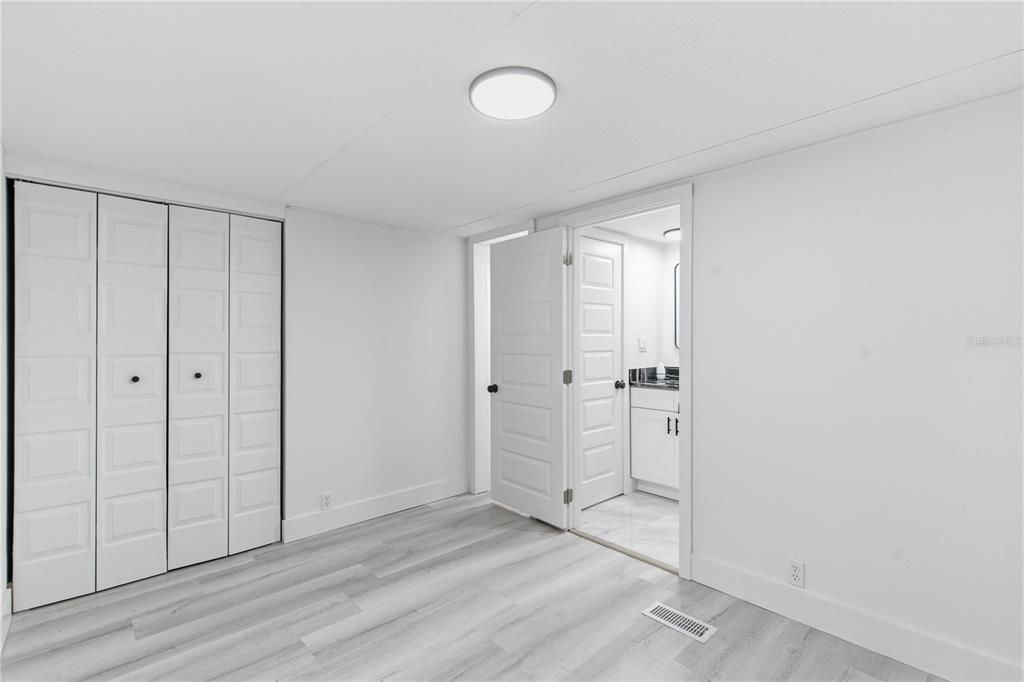 For Sale: $349,900 (4 beds, 2 baths, 1800 Square Feet)